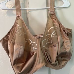 Size 38L Elomi unlined underwire bra.